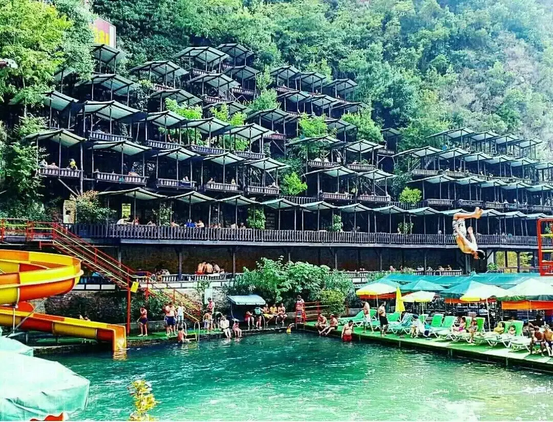 Alanya'da doğayla çevrili, su kaydıraklı ve teraslı kafe işletmesi